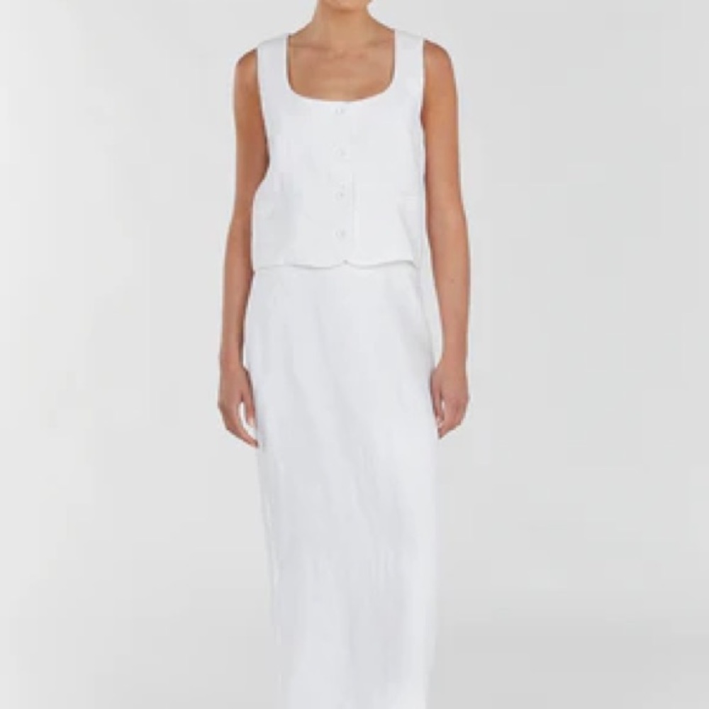 DISSH White Skirt Set
